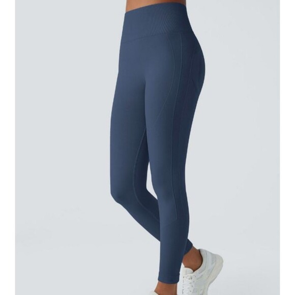 Halara Seamless Flow Scrunched Butt Lifting Active Yoga Leggings Navy Size SMALL - Picture 6 of 12